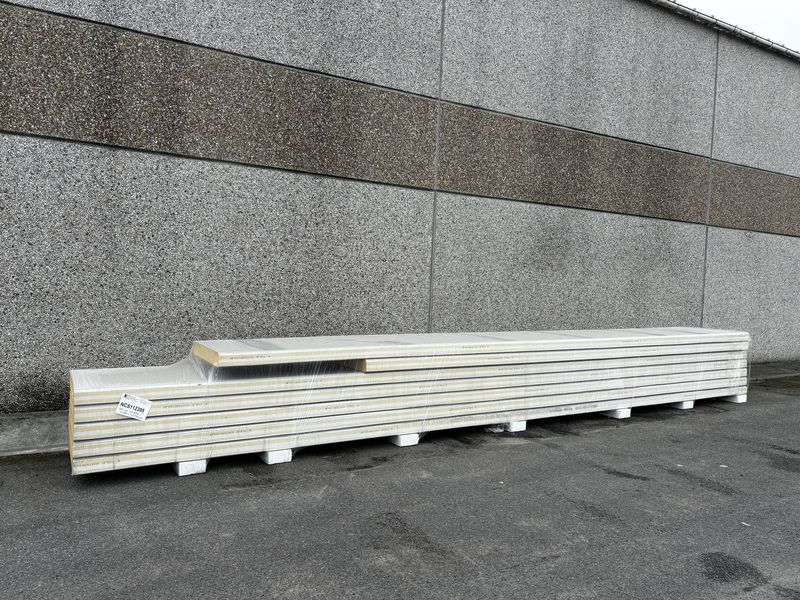 Sandwichpanelen 120 mm 5 lengtes 8000 + 2 x 7000 + 1 x 5750 mm  (NCS112395)