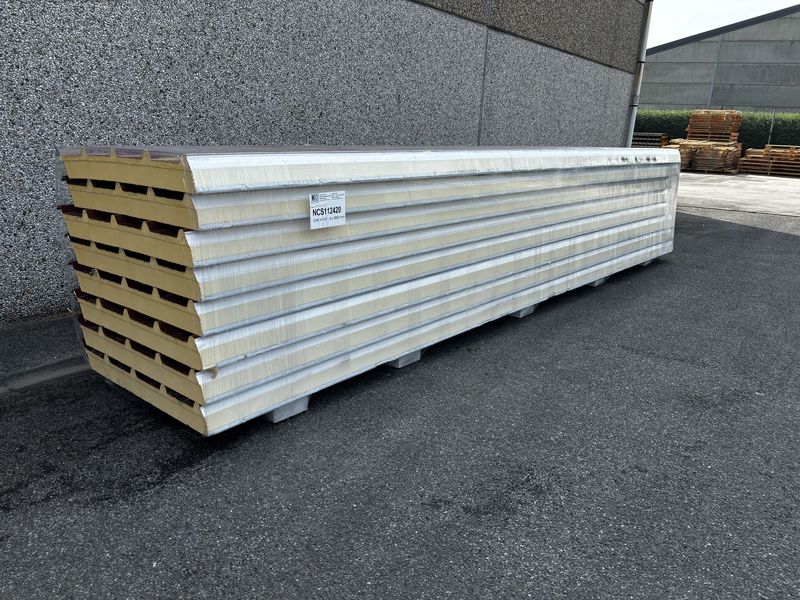 Isolatie dakpanelen DAK4 ECO 100 mm RAL 8012 - 8 lengtes 5800 mm (NCS112420)